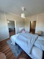 Stylish 2 Bed Central Apartment with Park View - B&B Turku