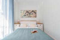 One-Bedroom Apartment with Balcony