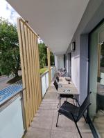 Miejski Las Apartament z 2 sypialniami ,garażem i tarasem - Chambres d'hôtes Kołobrzeg