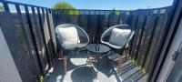 Apartment 20 minutes from Warsaw with Balcony by Noclegi Renters - Chambres d'hôtes Ożarów Mazowiecki