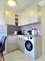 Modern Studio in Shartrez, Shkorpilovsti - Ferienwohnung Shkorpilovtsi