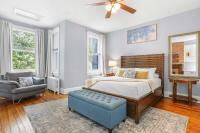 Sojourn Lovely Hill Family Home with Backyard near DC Icons - Bed and Breakfast Washington
