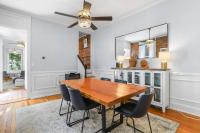 Sojourn Lovely Hill Family Home with Backyard near DC Icons - B&B Washington