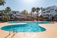 Stylish 2 Bedroom Penthouse With Pool by the Beach - Ferienwohnung Estepona