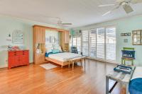 Walk to Indian Shores Beach and Pool Sunny Condo - Chambres d’hôtes Clearwater Beach