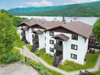 Stunning One-Bedroom Condo With Lake View - Chambres d'hôtes Mont-Tremblant