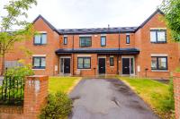 Spacious & Bright 2-Bed Home by 53 Degrees Property, Perfect for Couples with Parking & Garden - B&B Manchester