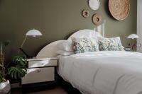 Little Luxe On Revell - B&B