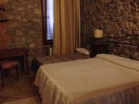 Deluxe Room (2 Adults + 1 Child)