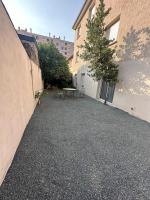 VIMAINE parking avec terrasse - B&B Vienne