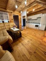 Domki nad stawem - B&B Majdan Nowy