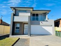 Cozy & Spacious 5BR Family Home with Free On-Site Parking - Bed and Breakfast Pendle Hill