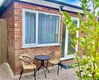 The Cabin at Number 12 - B&B Exeter