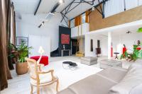 Artist Loft Experience Stylish 4-Bedroom Stay - B&B Montreuil