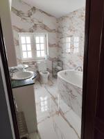Suite Lit Queen-Size - Vue sur Piscine