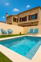 Le Mas de la Clé d'Or - 4 suites avec Piscine - B&B