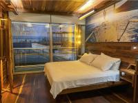 One-Bedroom Deluxe Apartment