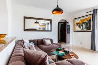 Seabreeze 2BR Haven Ocean Walk and Sunsets - B&B Tamelalt