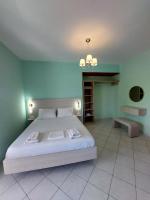 Studio Apartment with One Double Bed