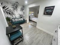The Vice City Suite - Private stay with Free Parking in the Heart of Miami - Chambres d'hôtes Miami