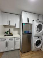 Spacious Room2, Airport, Free Pkg, Sep Entrance, New Renovation, Shared bathroom - B&B Toronto