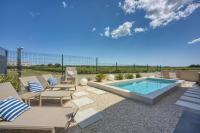 Rest Nest with Private Pool - Chambres d'hôtes Funtana