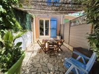 T2 duplex dans résidence sécurisée, parking privé, piscine, climatisation, internet - B&B La Seyne-sur-Mer