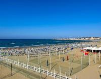 NINFEA SEAVIEW APARTMENT - Elegant, Bright and Spacious, Steps from the Sea & Station - B&B Nettuno
