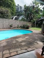 Apartment-double storey-2 bedrooms-own bathroom, kitchen, dining room, entrance, lounge, patio - B&B Pinetown