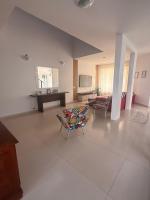 Casa na praia de Bertioga com Pscina e Churrasqueira - até 10 Pessoas - B&B Bertioga