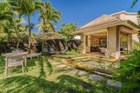 Villa du Lagon beachfront home with pool by IHR - Bed and Breakfast Roches Noire