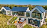 Luxury Glass Villa with Hot Tub & Sea Views - Connemara - B&B Roundstone
