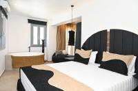 ASTREA Relax Suites - Bed and Breakfast Adámas