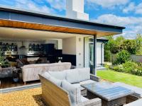 The Cuckoo's Retreat - Luxurious home with private garden & jacuzzi - B&B Kenwyn