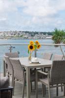 FERRYPOINT - 3 Bed Stylish Beachfront Retreat - Bed and Breakfast Padstow