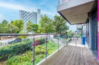 3 Bedroom Apartment with Secure Parking, Wembley 2 miles, Tube 200m - B&B Londra