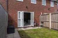 Walk to Liverpool Airport - Luxury Stay with EV Charge - Fast WiFi - B&B Liverpool