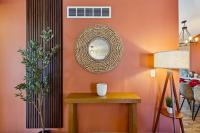 HotTub, Theater, Kings, & Firepit - NearWesley - B&B Wichita