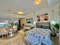 Modern Condo at The Venice Luxury Mckinley Hill - B&B Manila