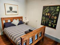 Habitación Doble con balcón y baño compartido