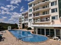 Sea View 1 Bedroom Apartment - Pool & Free Parking - Kavarna - Chambres d'hôtes Kavarna