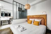 Stylish and sunny 7BD with garden for 17 guests! - Bed and Breakfast Parijs
