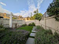 Stunning House With Private Backyard - B&B Sidcup