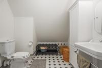 Charming Forest Retreat, 15 Min from Mariefred - B&B Nykvarn