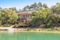 Wirraway Luxury Chalet | Lake Views | Private Gardens - B&B Wilyabrup