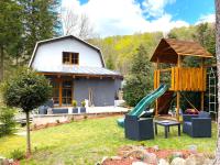 Horský dům pod přehradou u sjezdovky a potůčka v horách - B&B