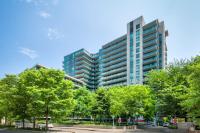 Chic 1BR plus Den Condo with Fast WiFi and Free Parking - B&B Toronto