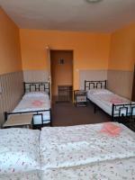Vierbettzimmer mit Gemeinschaftsbad