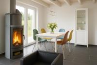 Dock 61 - tolles Ferienhaus für bis zu 4 Personen mit Kaminofen und Sauna - Haustiere herzlich willkommen, direkt am Wasser gelegen - Bed and Breakfast Nordhorn
