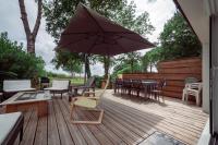 Villa Front de Lac à Lacanau avec Tennis Privatif et Vue Panoramique - Chambres d'hôtes Lacanau